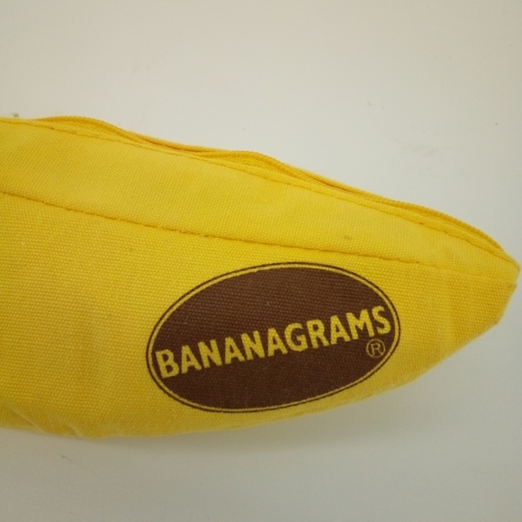 Bananagrams Word Spelling Game Tiles Banana Sack Retro Complete Game Night - Picture 3 of 5